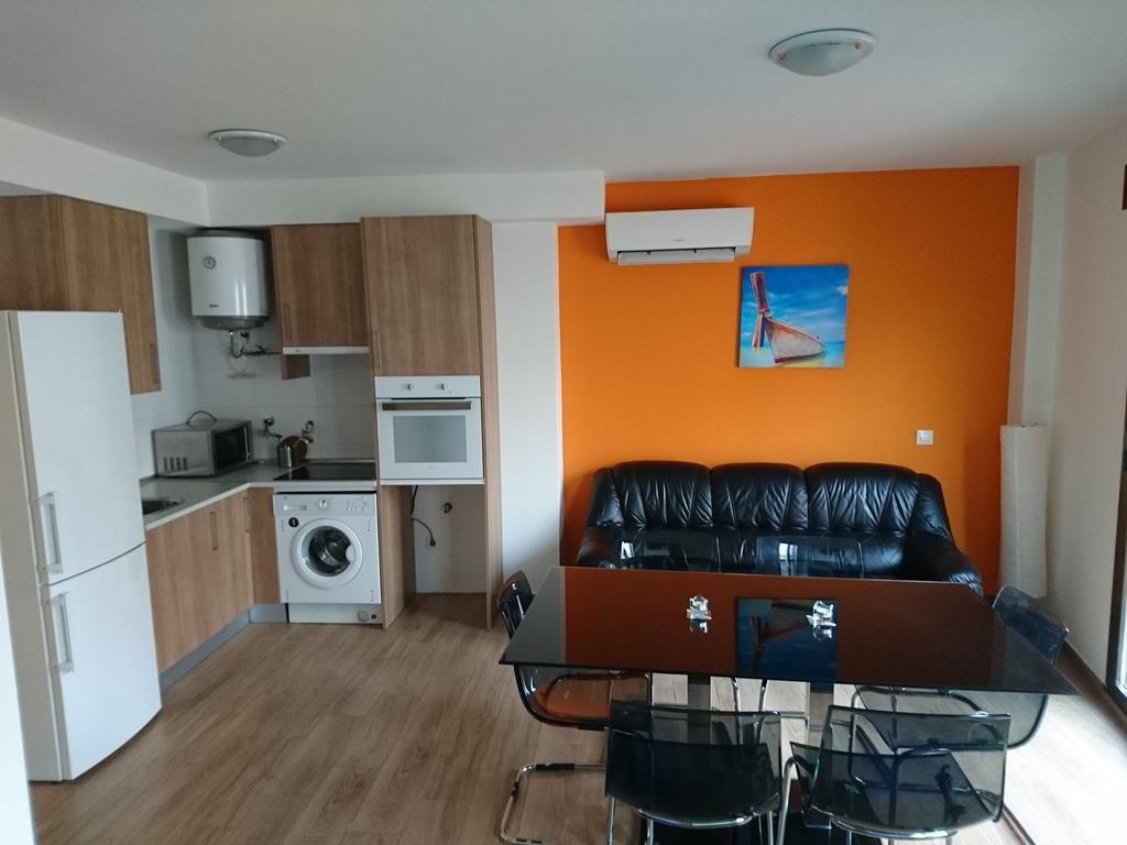 Cinque Terre Apartments Madrid Bagian luar foto
